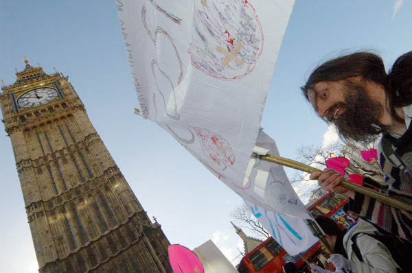 'Kiss-It' protest against violence in Mental Health treatment, London Feb 2005. (C) Peter Marshall, 2005